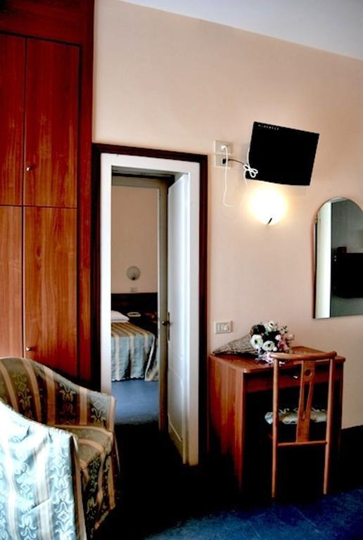 Hotel Acerboli Rimini Bilik gambar